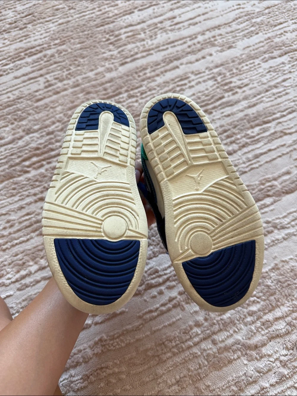 Air Jordan Nike Kids Low-Top Sneakers with Velcro in Green, Navy & White Size 13